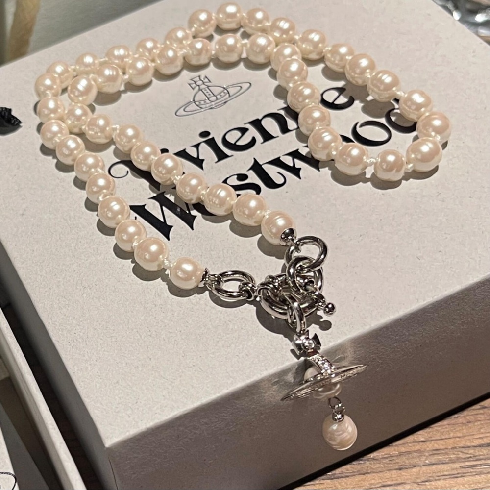 Vivienne Westwood Elegant Silver Pearl Necklace - Picture 3 of 12